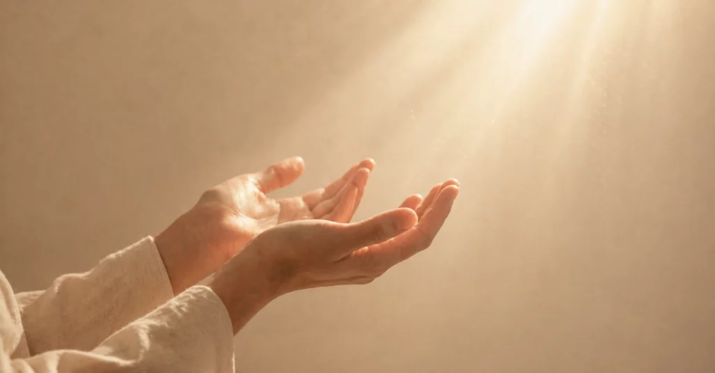 `la force mentale comme don de Dieu, mains ouvertes en réception`
