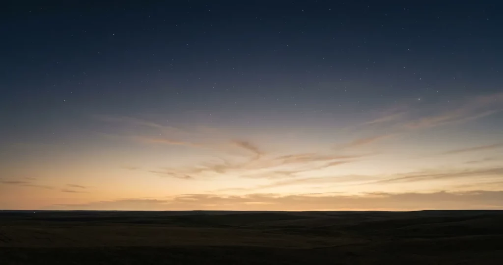 Ciel étoilé s'effaçant à l'aube, astrologie et carte du ciel selon la Bible